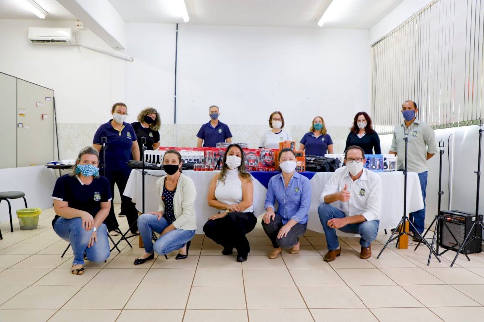 Secretaria de Educação inicia a distribuição de kits para aulas remotas