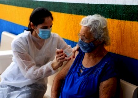 São Gabriel do Oeste: Saúde iniciou vacinação contra coronavírus em idosos com mais de 90 anos