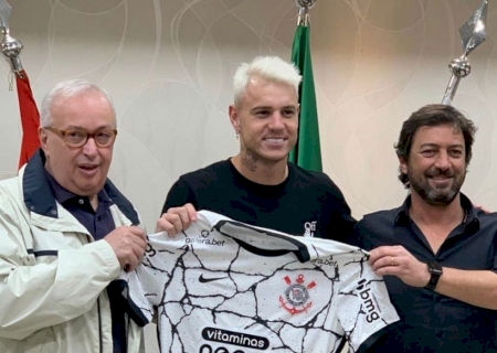 Corinthians anuncia a contratação do atacante Róger Guedes