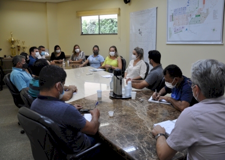 Secretária de saúde apresenta balanço aos vereadores.