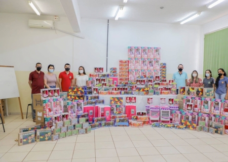 Kits de brinquedos são entregues para escolas municipais de São Gabriel do Oeste