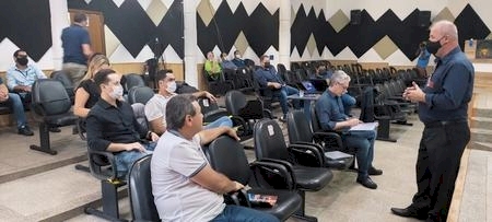 Vereadores discutem projeto de segurança para o município.