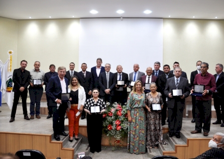 Câmara Municipal de São Gabriel do Oeste realizou, na noite de sexta-feira (17/12), a Sessão Solene para entrega do “Título de Cidadão Honorário”