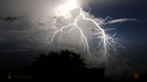 O alerta laranja do INMET indica risco de corte de energia, danos em plantações e alagamentos