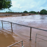 Cheia repentina do Rio Taquari deixa moradores de Coxim em alerta