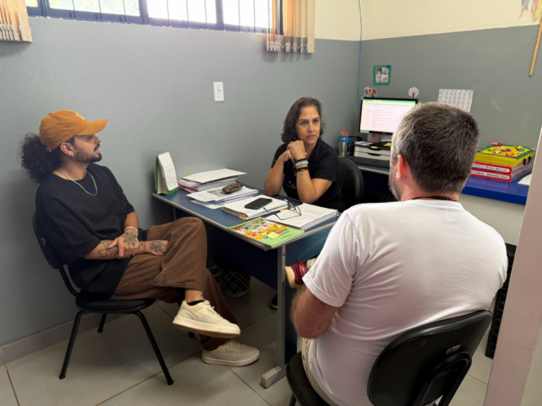 Vereador Valter Brandão fiscaliza e cobra melhorias na estrutura das escolas municipais
