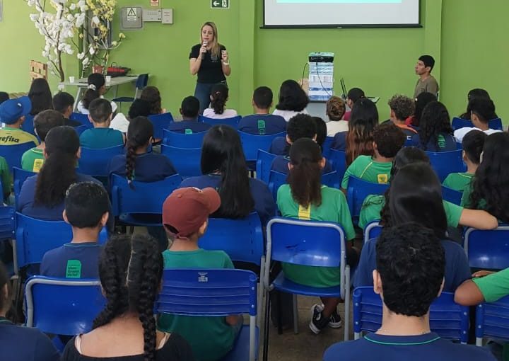 Delegada ministra palestra com o tema “Bullying e Cyberbullying” para alunos do 4º ao 9º de escola estadual em Campo Grande