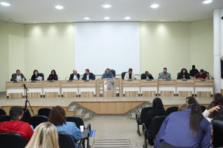 Câmara aprova projetos sobre gestão escolar e comércio de metais
