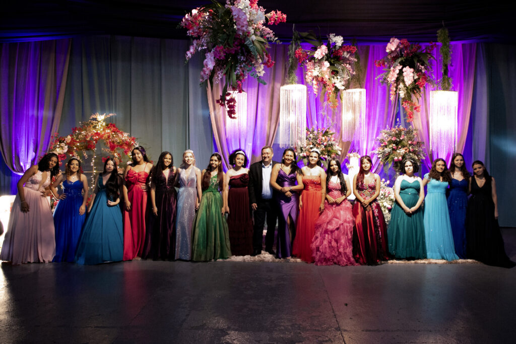 Baile de Debutantes celebra sonhos, fortalece vínculos familiares e marca nova etapa na vida de adolescentes de São Gabriel do Oeste