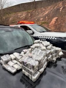 POLÍCIA MILITAR APREENDE 37,7 KG DE SUBSTÂNCIA ANÁLOGA A HAXIXE MARROQUINO EM CAMAPUÃ