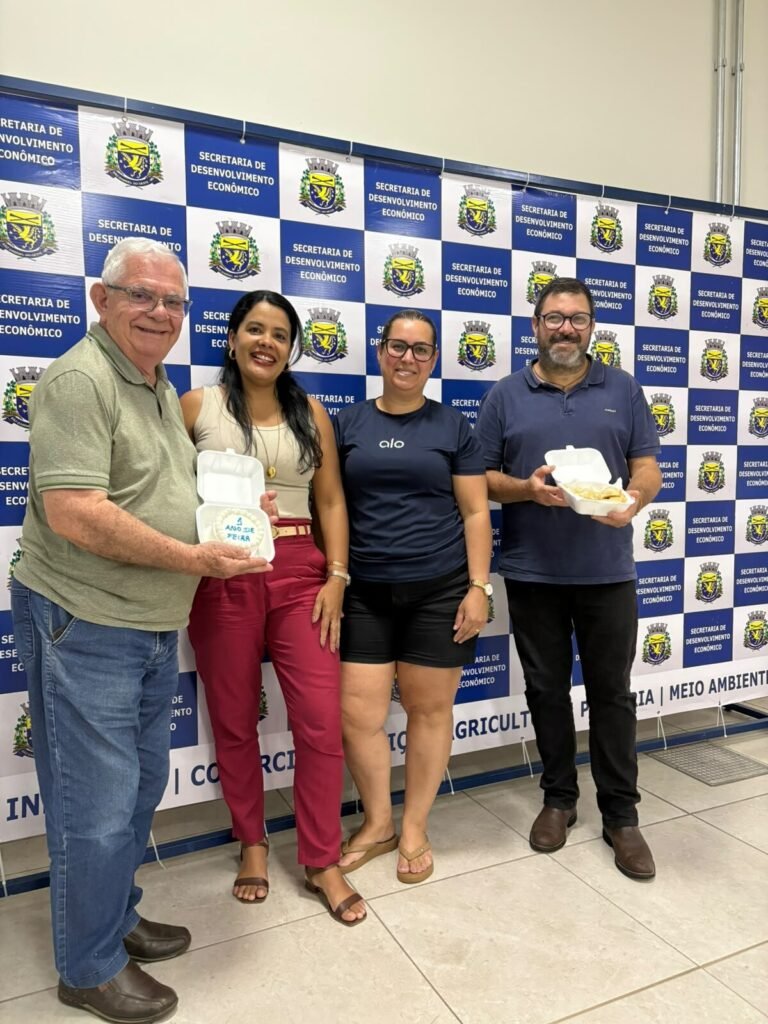 Grupo de feirantes celebra um ano de atuação aos domingos na Feira do Produtor de São Gabriel do Oeste