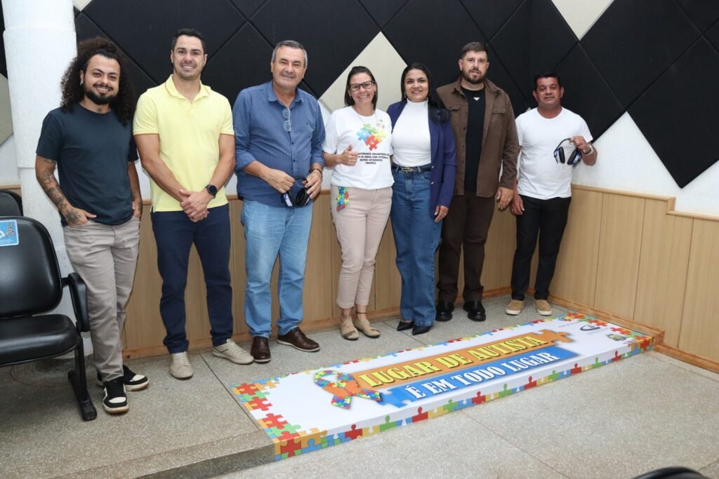 Câmara reforça inclusão com mensagem sobre autismo no Plenário